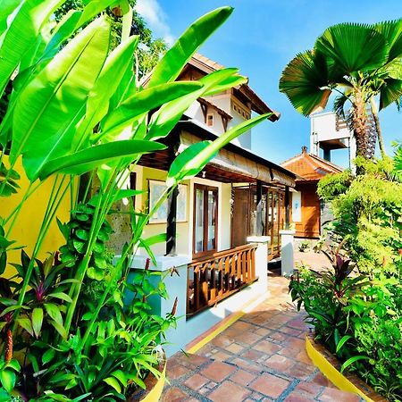 Villa Naga Maya Legian Exteriör bild