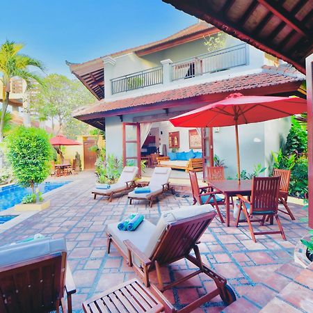 Villa Naga Maya Legian Exteriör bild